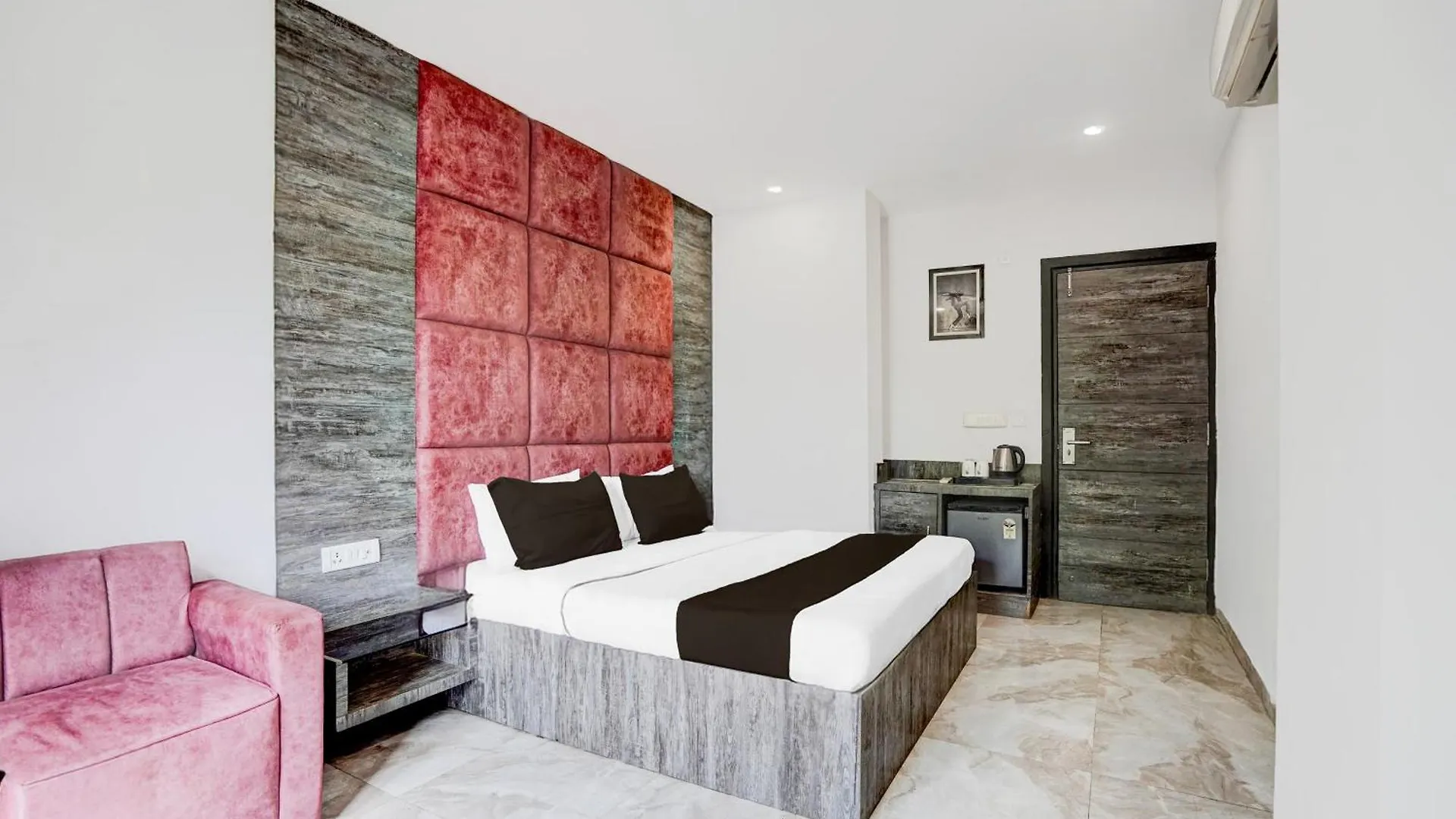 Hotel O Thor The Party World Agra