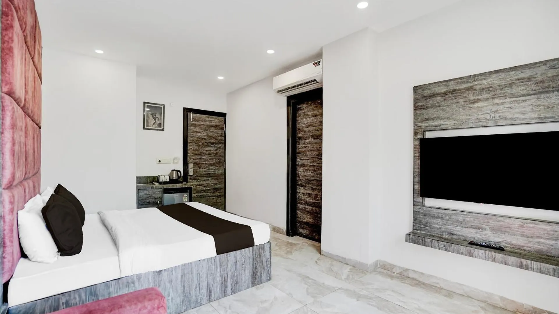 Hotel O Thor The Party World Agra