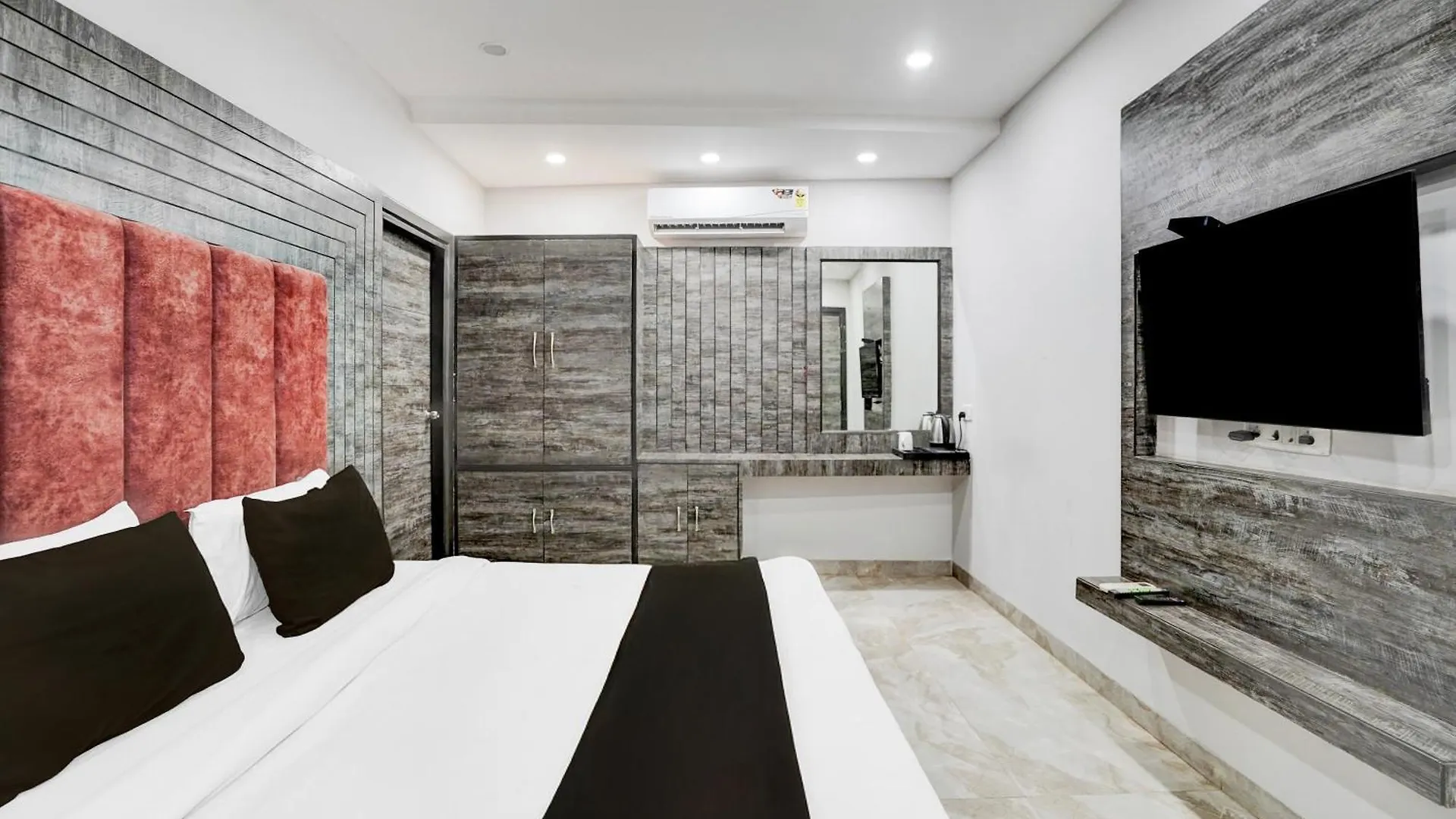 Hotel O Thor The Party World Agra
